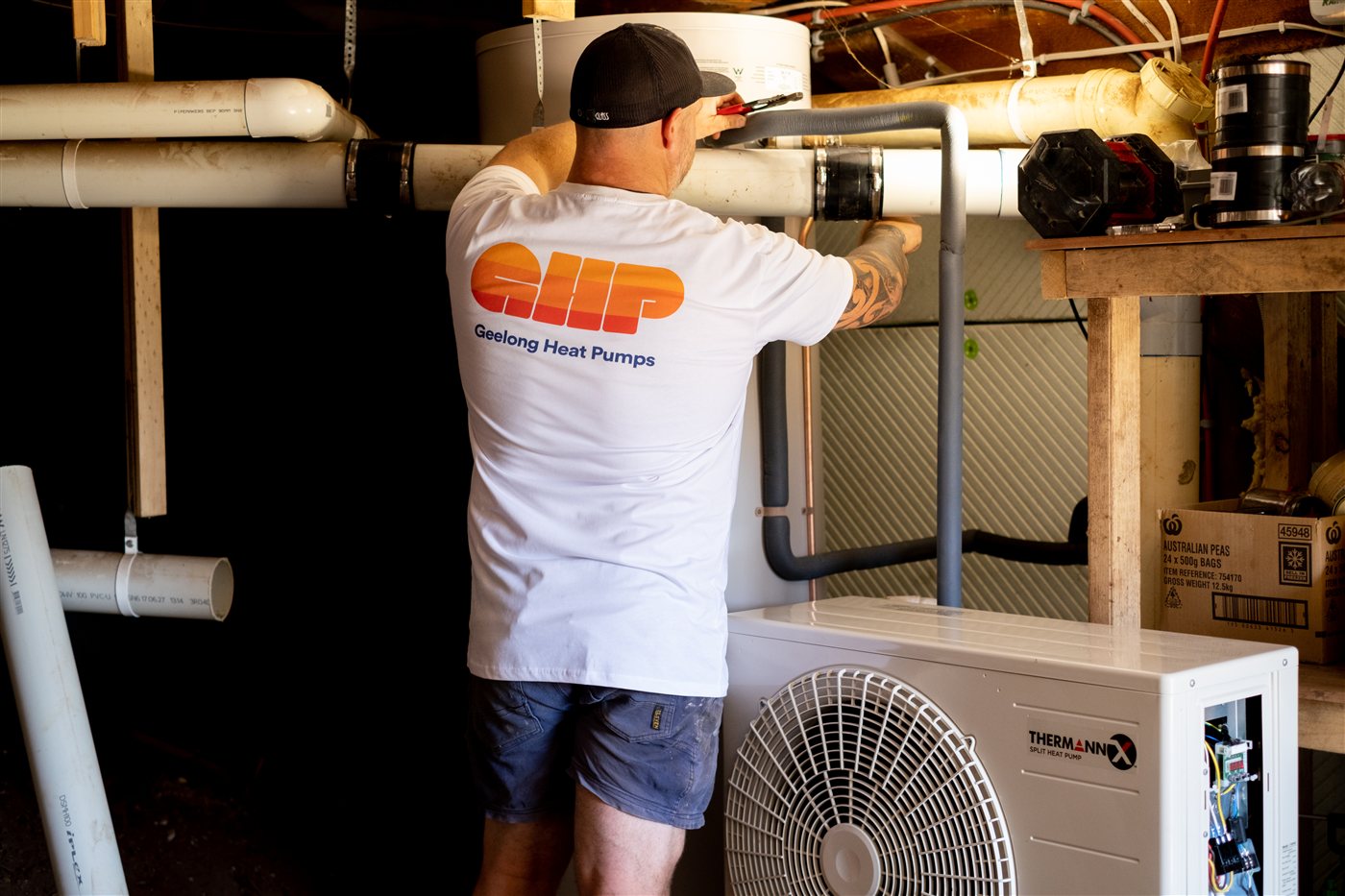 Geelong Heat&nbsp;Pumps installer at work